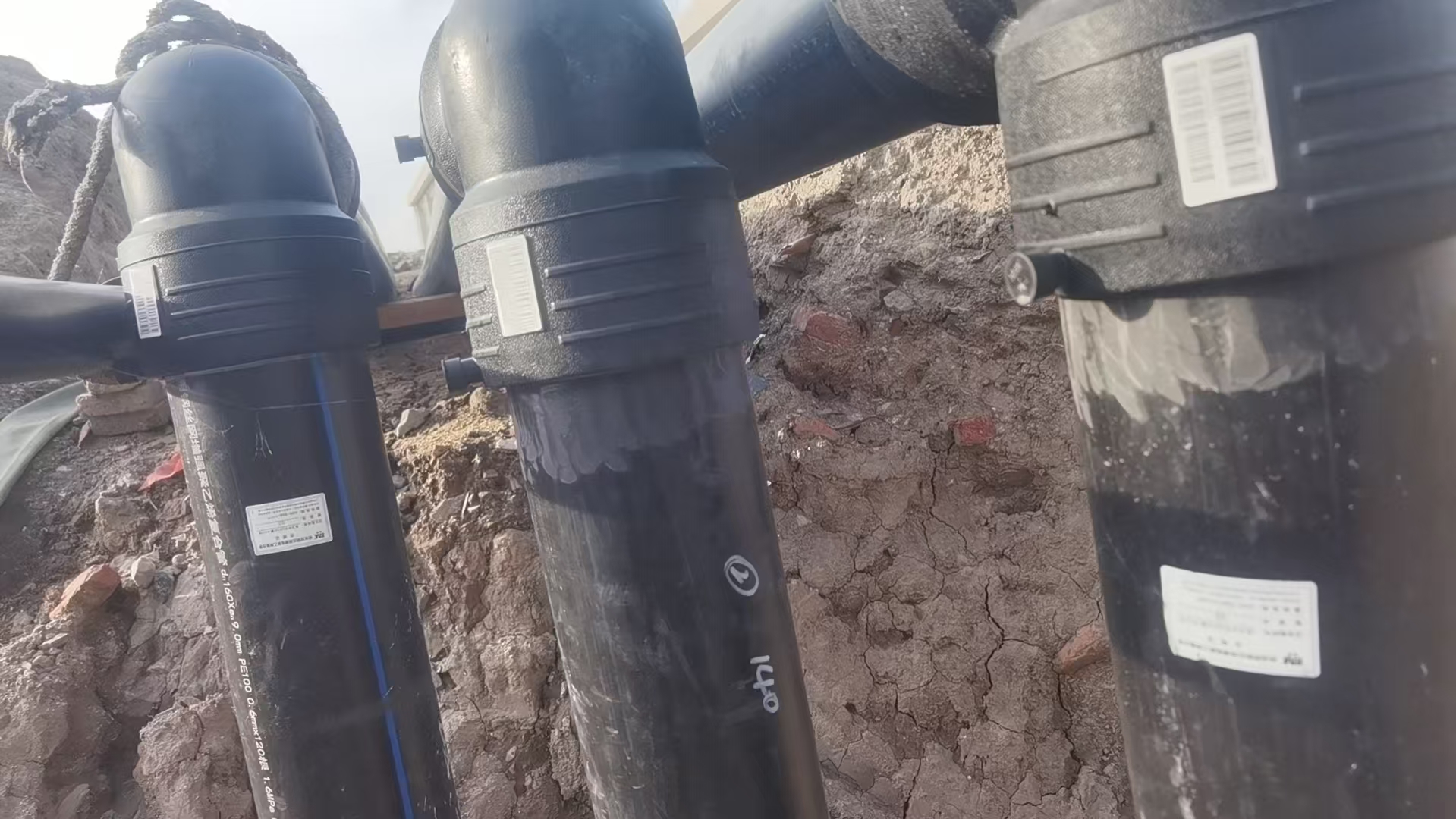 Fusion-welded pipe joints assembled underground Fusion-welded pipe joints assembled underground