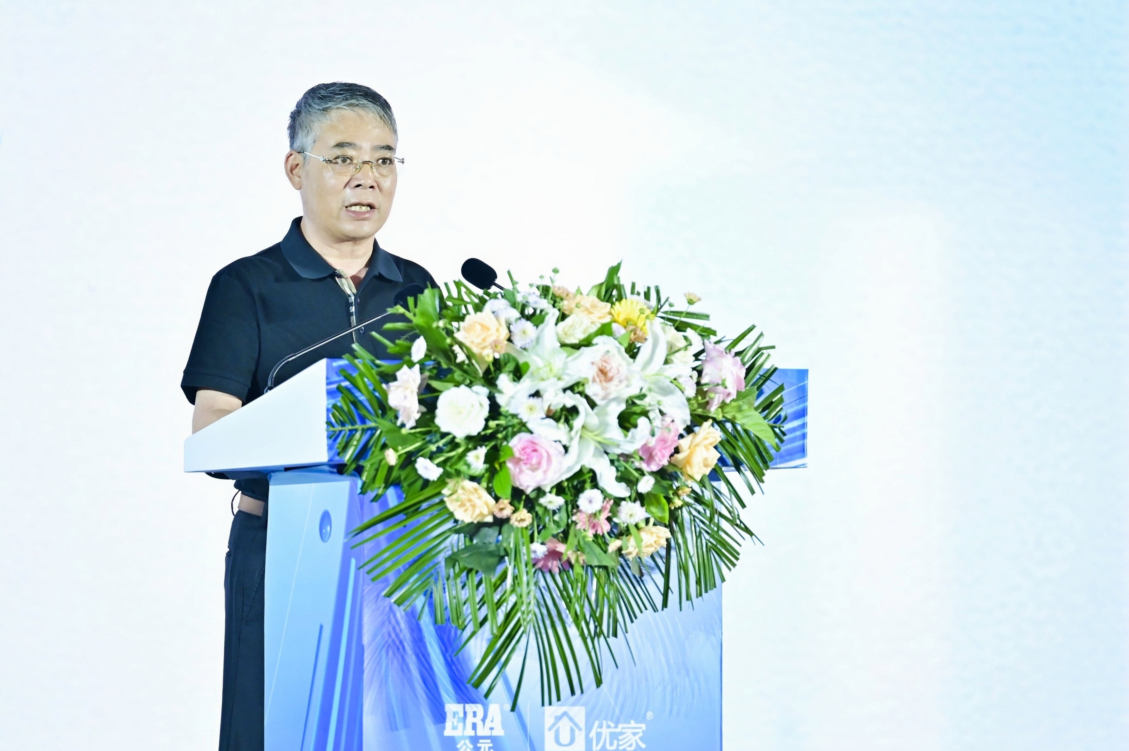 Chairman Zhang delivering a speech