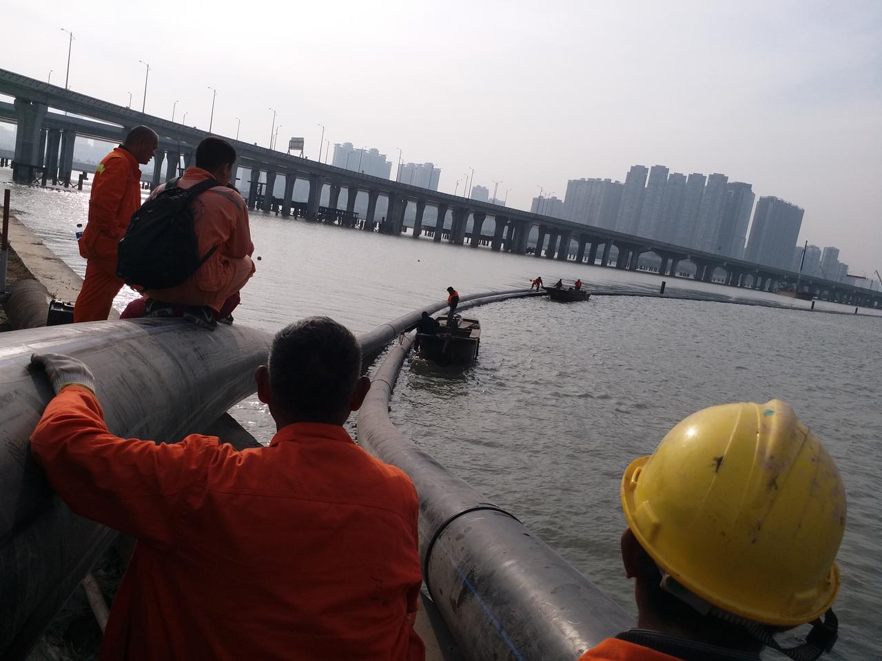 The world's longest sea-crosing bridge hdpe pipe