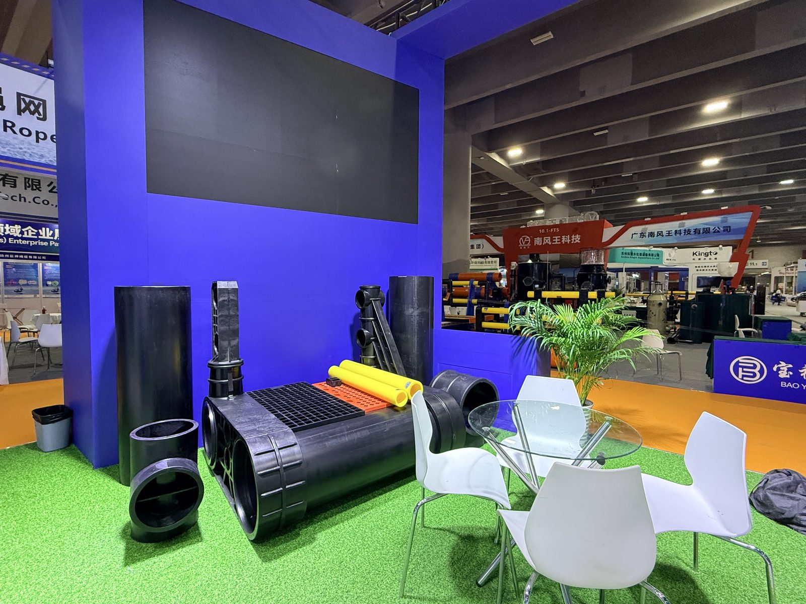 Large-diameter HDPE pipe, fittings and grating samples displayed on the ERA booth at Guangzhou Fisheries Expo